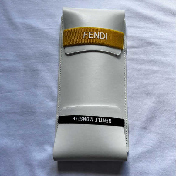 Fendi - Gentle- Black - Sunglasses - Fendi Eyewear FEDEX DELIVERY AVAILABLE - Picture 3 of 5